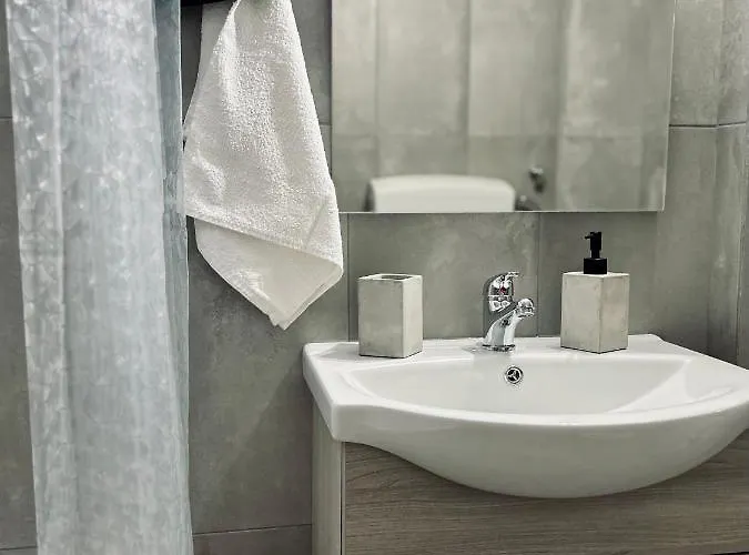 Feel At - - 1 * Kalamata